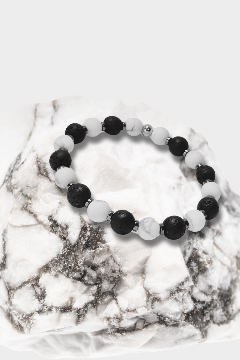 Schwarzes und weißes Howlith-Lava-Armband