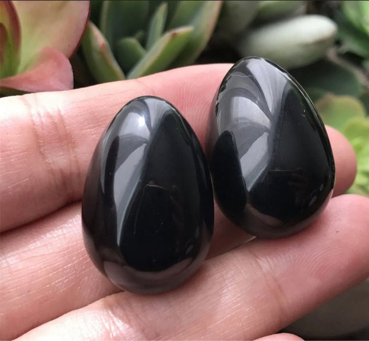 Yoni Obsidian Ei