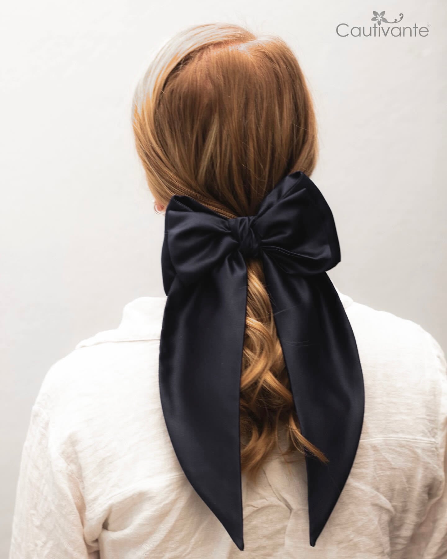 Elegance Seiden-Sarin-Schleife groß