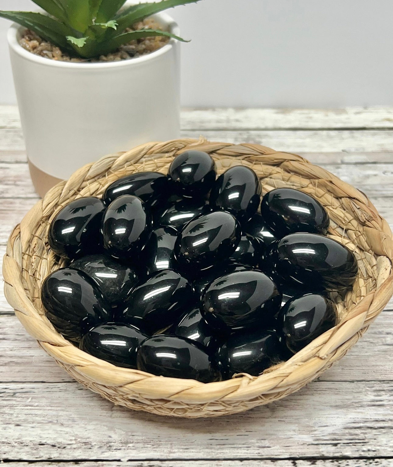Yoni Obsidian Ei
