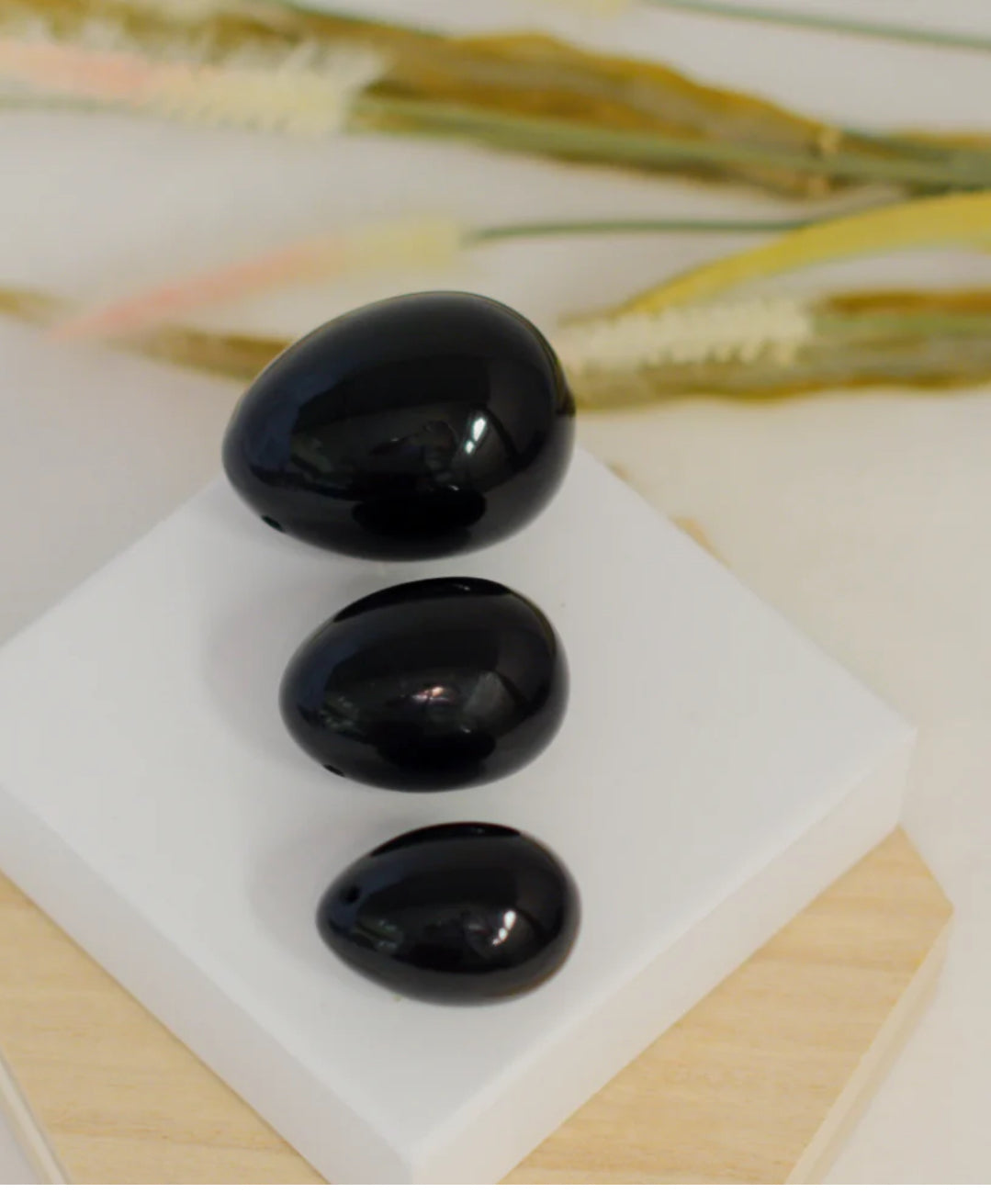 Yoni Obsidian Ei