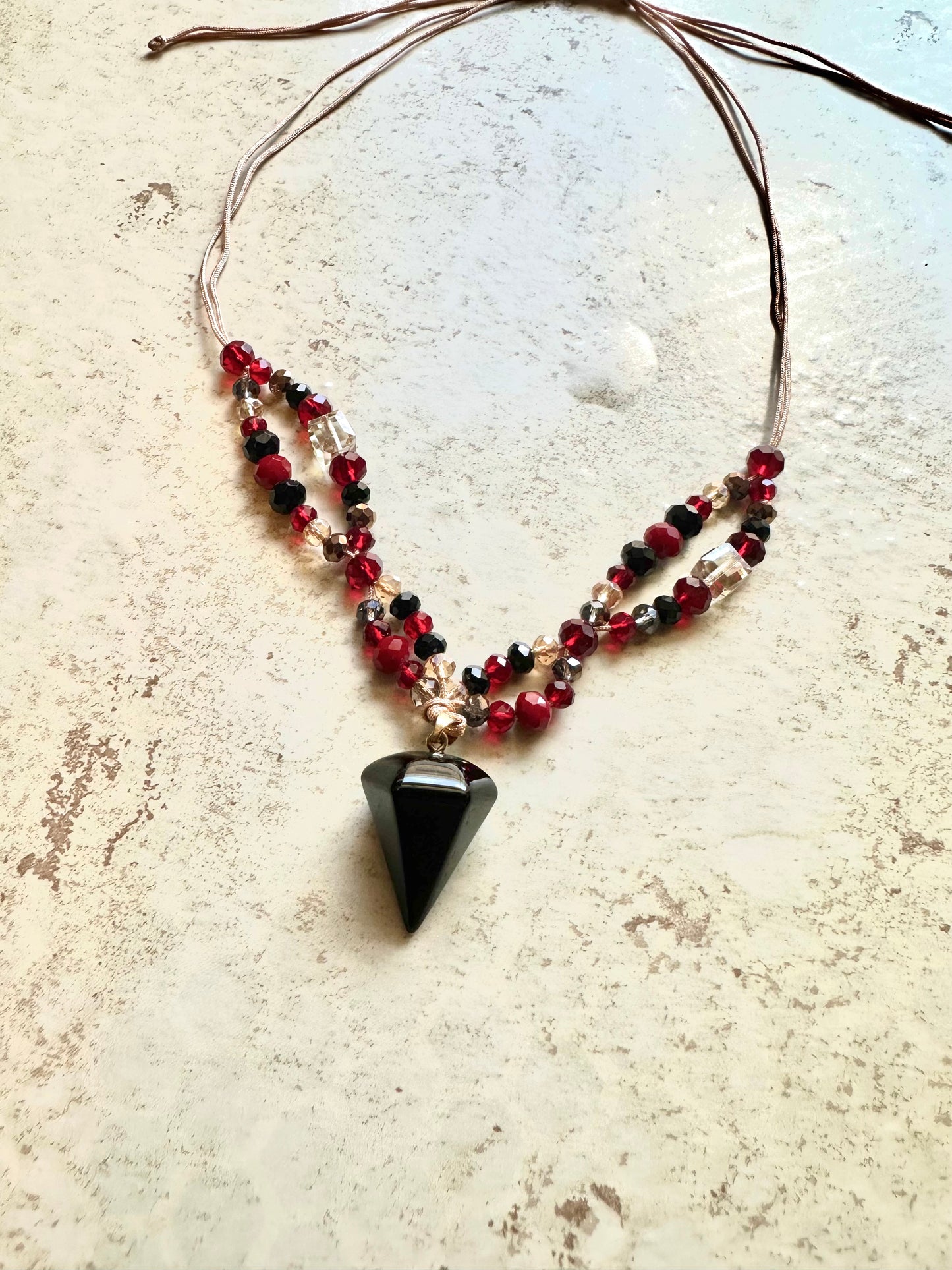 Pendulum Onix & Red Czech Crystals Necklace