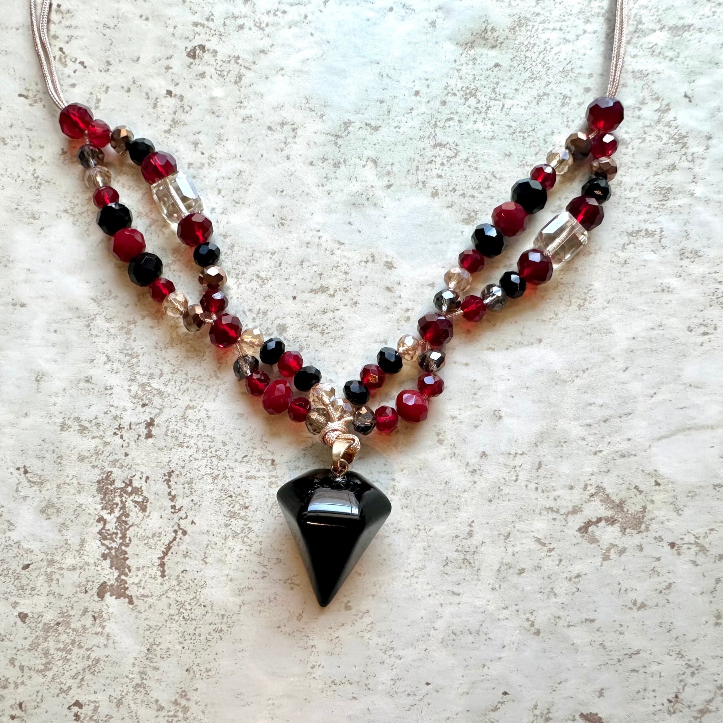 Pendulum Onix & Red Czech Crystals Necklace