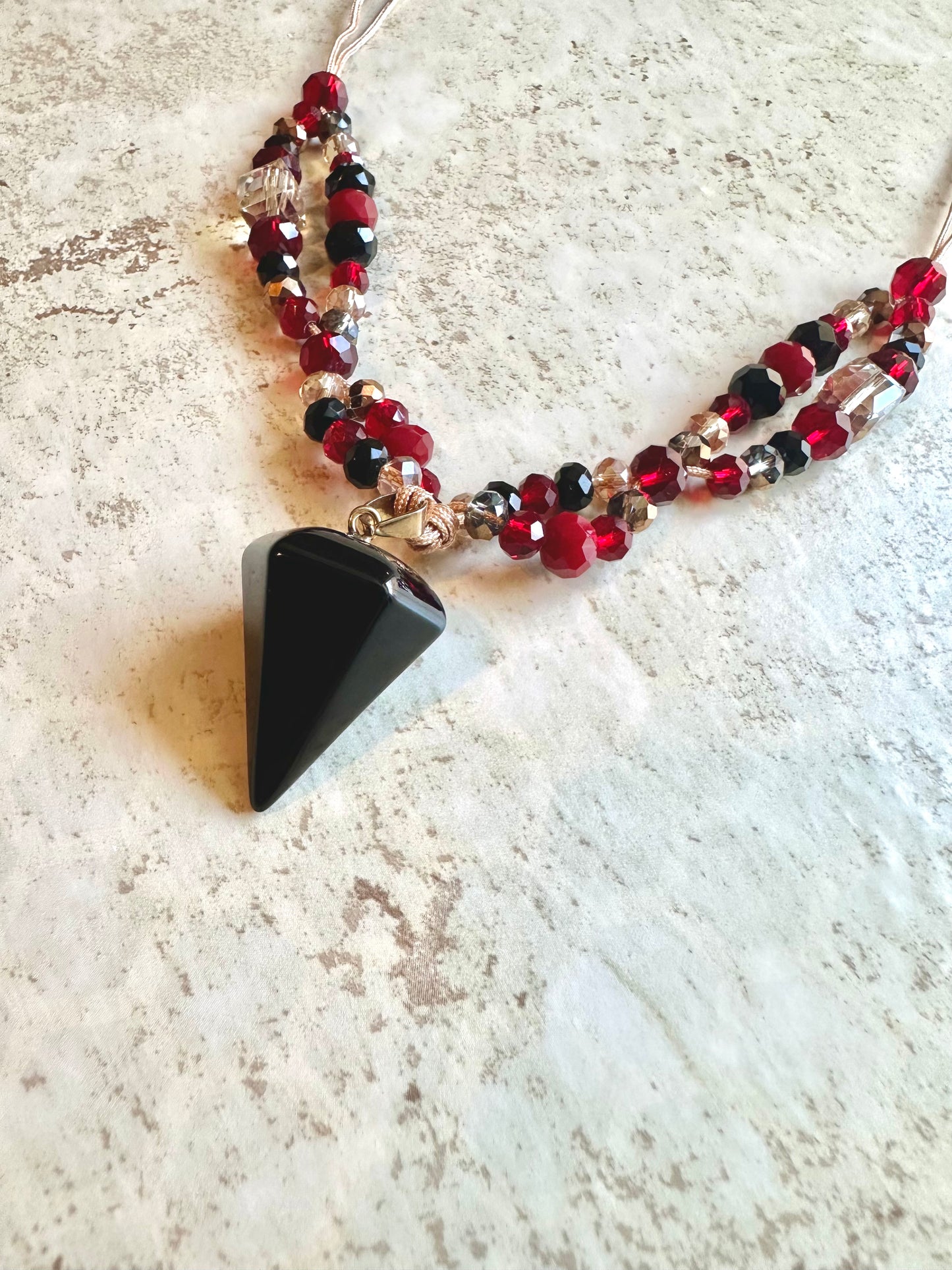 Pendulum Onix & Red Czech Crystals Necklace